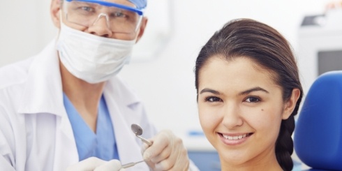 Woman visiting dentist for halitosis treatment